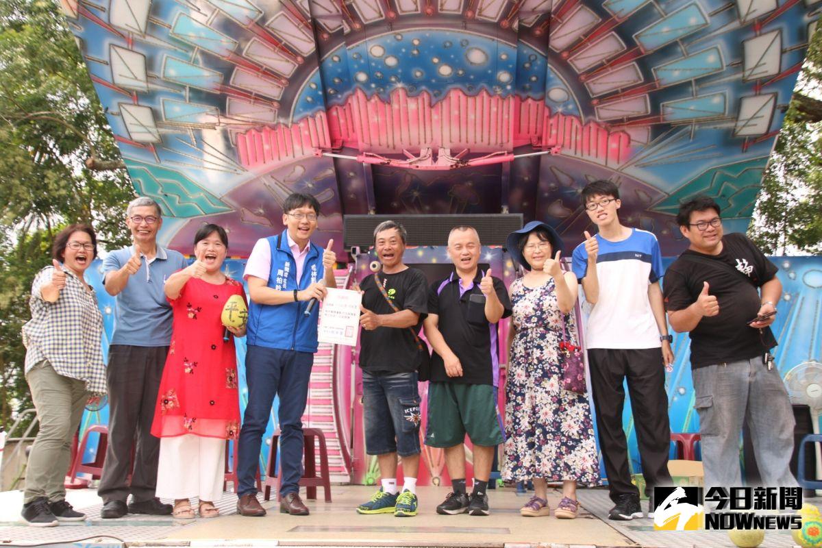 ▲「媒體識讀公民記者訓練」高齡友善活動，周處長頒發感謝狀。（圖／記者蘇榮泉攝，2019.08.29）