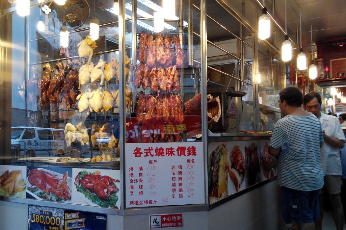 ▲台灣燒臘店林立，不過日前就有網友疑惑，要以哪道菜才能看出燒臘店老闆技術厲不厲害呢？（圖／取自維基百科）