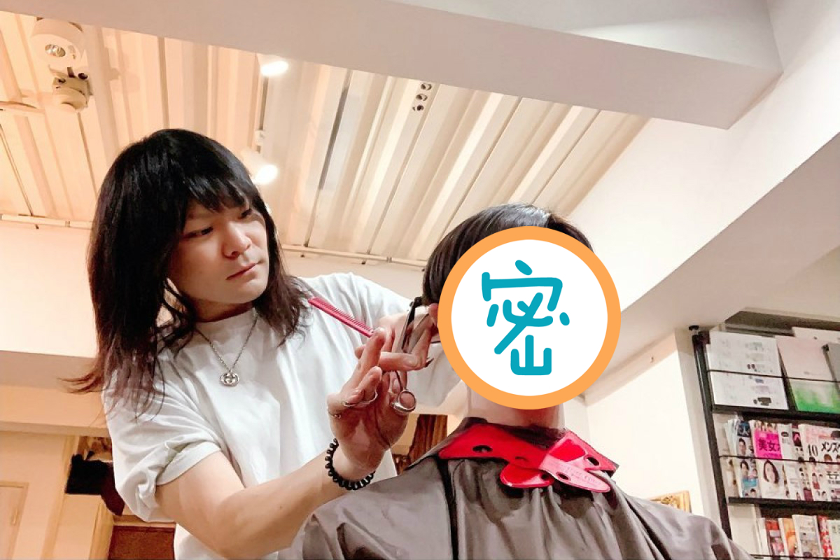 ▲乍看之下以為髮型師在剪假人頭髮，但其實那不但是真人，而且本尊還是星二代。（圖／翻攝自 Matt IG ）