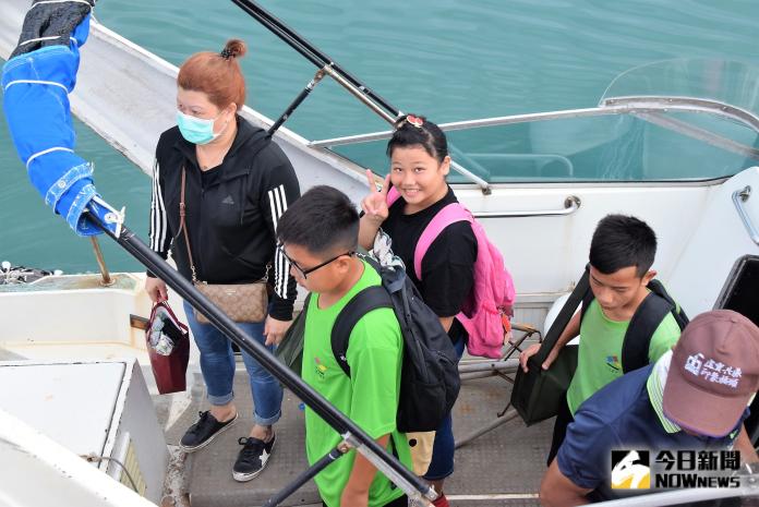 開學囉！少子化衝擊澎湖　大倉學童包船去上學
