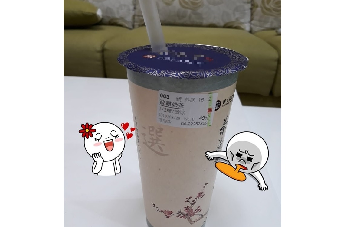 ▲女網友透露自己拿女兒的珍珠奶茶起來喝，卻疑惑都喝不到珍珠？女兒揭曉自己的「聰明喝法」，卻讓網友大崩潰。（圖／翻攝自爆怨公社臉書）