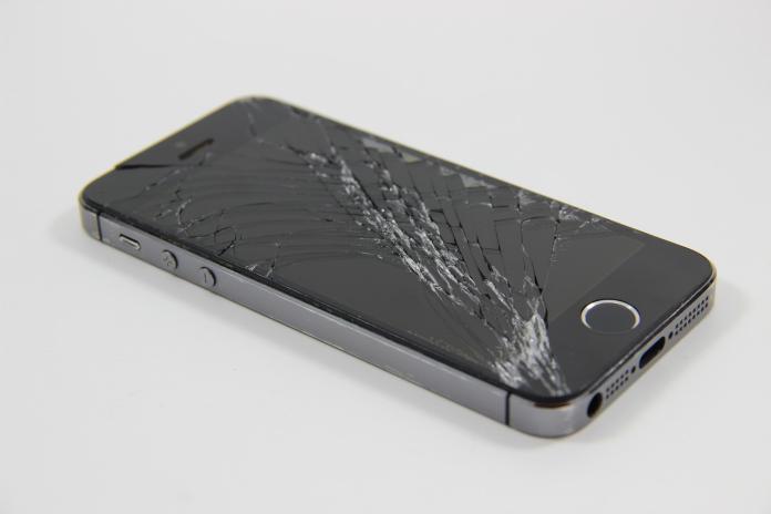 ▲最令果迷崩潰的就是iPhone螢幕炸裂。（取自Pixabay）

