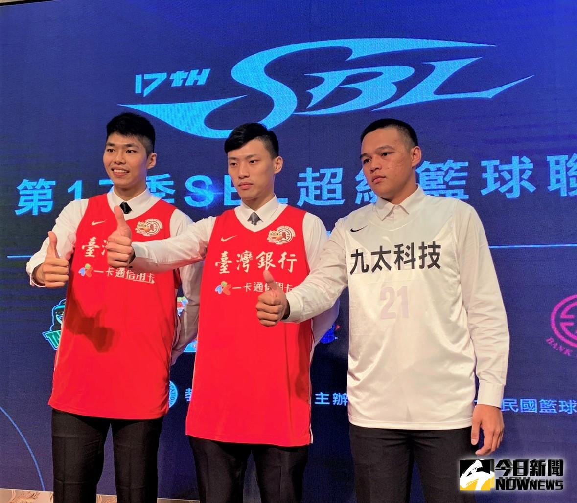 ▲第17季SBL選秀會，探花劉人豪(左起)、狀元張家禾、九太榜眼陳懷安。（圖／鍾東穎攝 ,2019.08.30）