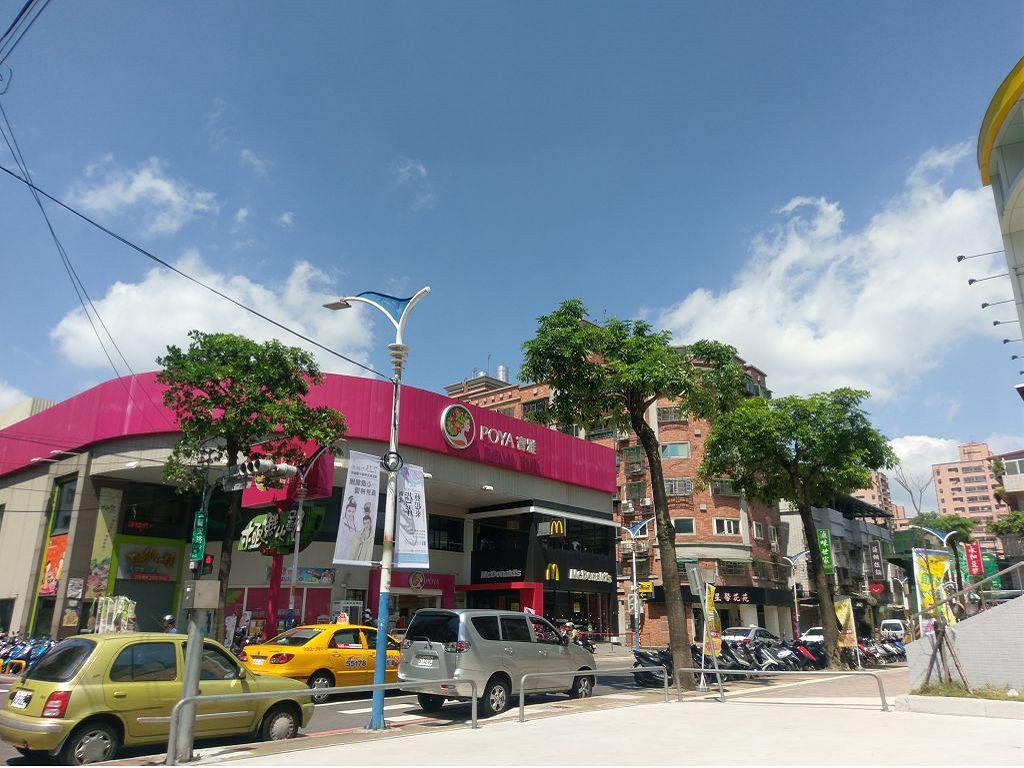 ▲捷運丹鳳站與輔大站是中和新盧捷運沿線站點周邊房市最親民，離商圈不遠，生活機能佳。（圖／信義房屋提供）