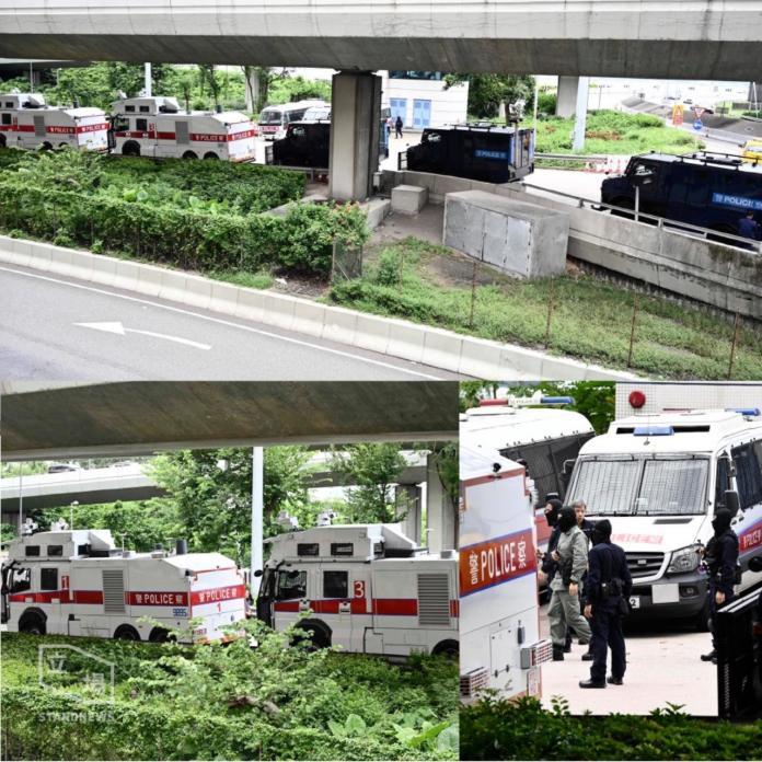 ▲香港警方 31 日中午調動水炮車往西環方向。（圖／翻攝自立場新聞）