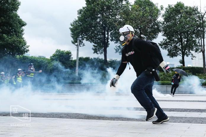 直播／香港「祈禱大遊行」爆衝突　警方連環施放催淚彈
