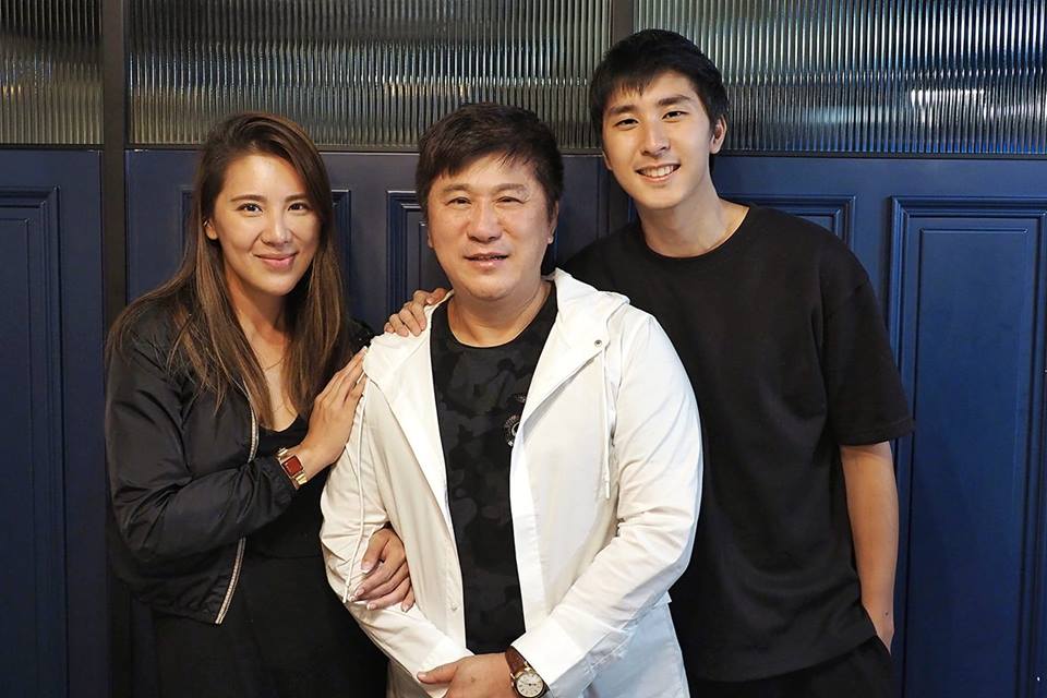 ▲胡瓜（中）和兒子胡釋安（右）一起入圍本屆金鐘獎。（圖／翻攝胡瓜臉書）