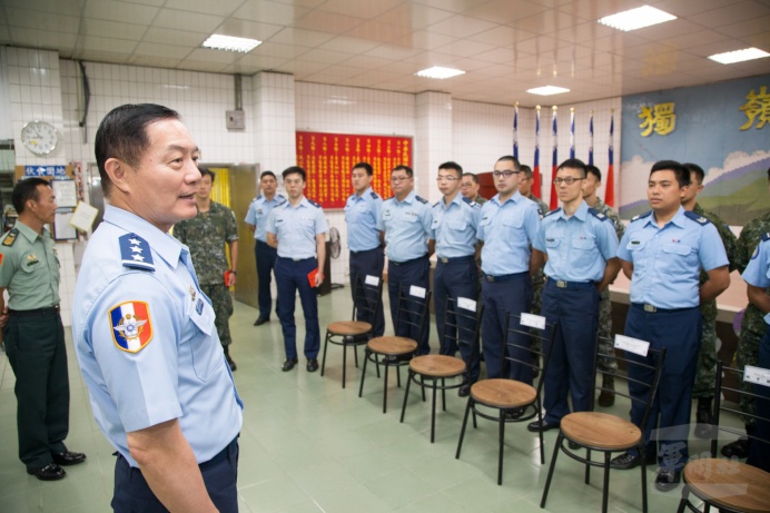 ▲ 參謀總長沈一鳴上將7日視導北部地區國軍戰備留值部隊，慰勉官兵辛勞。（軍聞社記者莊家宏攝）