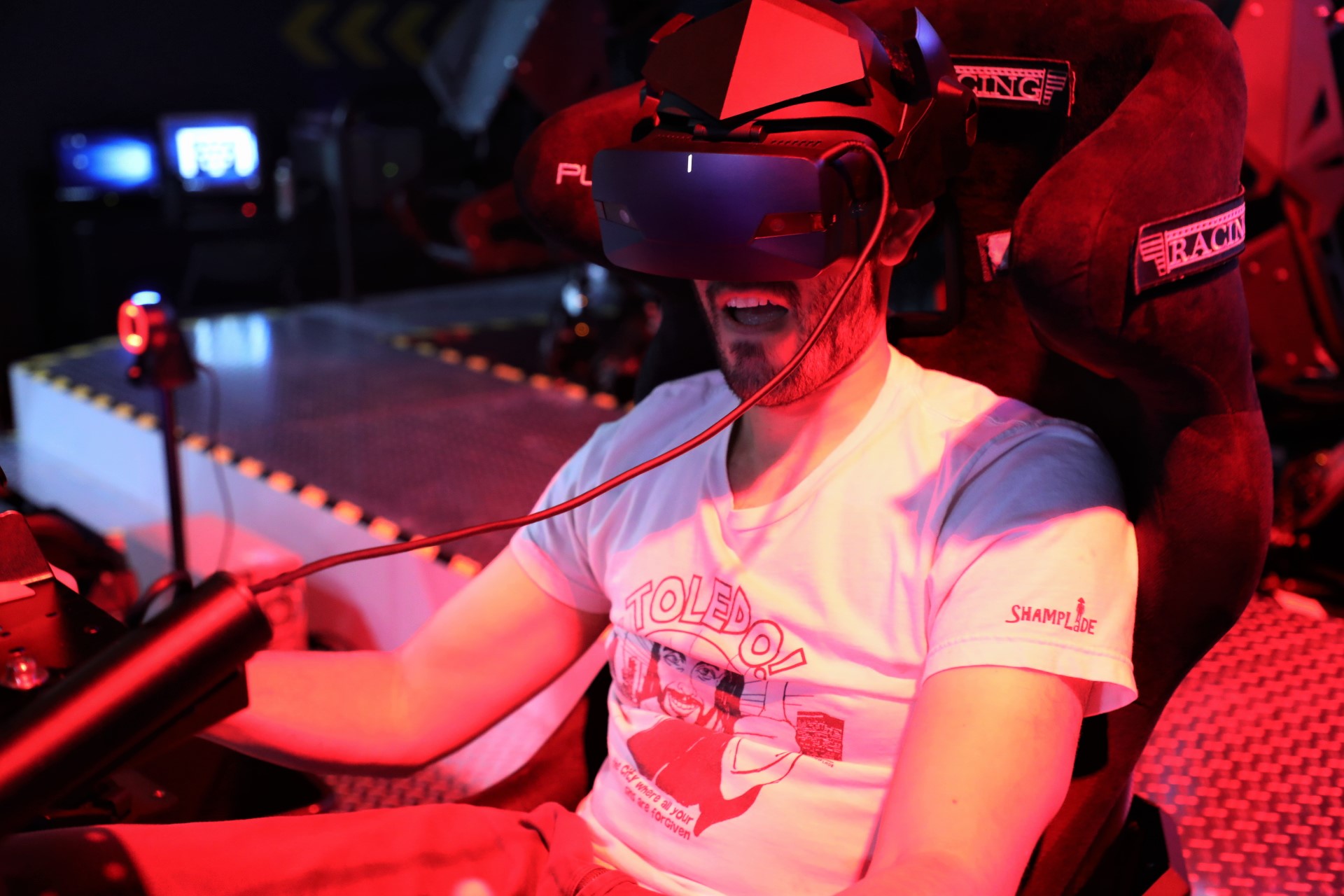 刺激的VR電競遊戲魅力連老外都無法擋