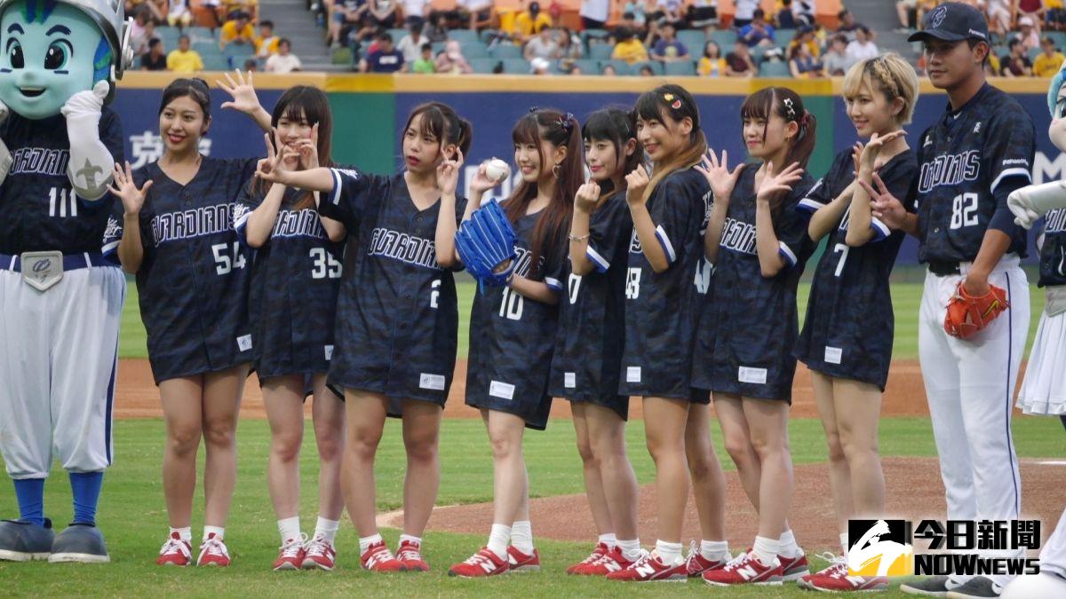 絕對直球女子開球。（圖／吳政紘攝）