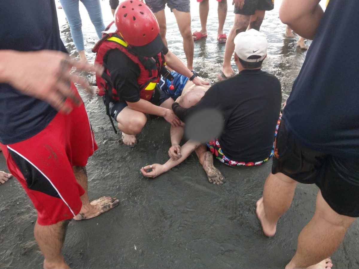 ▲台南安平觀夕平台驚傳集體溺水意外。（圖／記者陳聖璋翻攝）