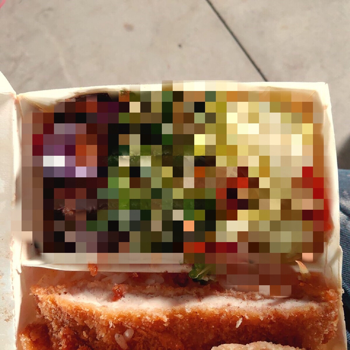 ▲便當是現代人常常吃的選擇之一，但有些便當中卻有「巨大地雷」食物，恐怖的滋味確實讓人不敢恭維。（圖／翻攝自《爆廢公社》）