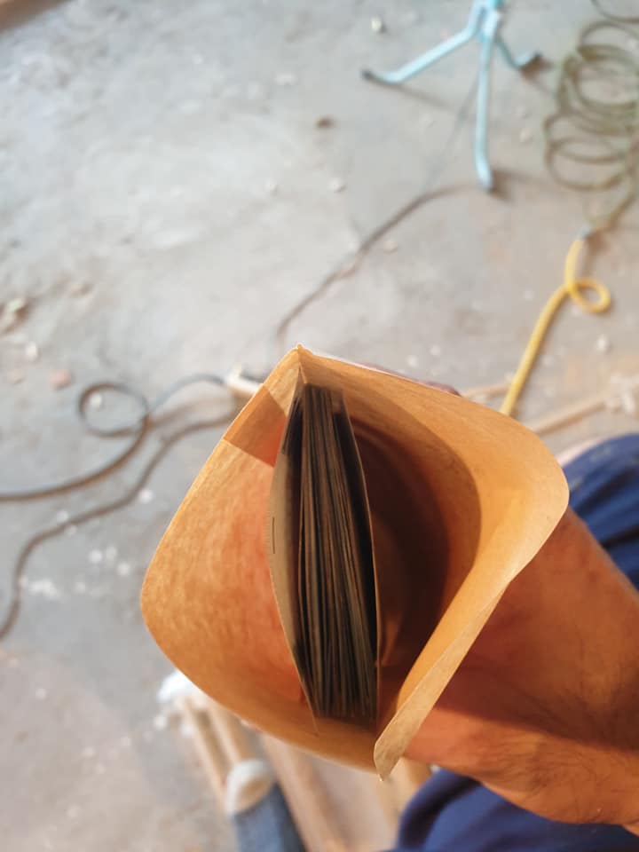 ▲有網友在PTT詢問大家「婚後男生錢必需給女生管嗎？」引來許多人分享自身看法，大部分網友一致認為不需要，直言「各管各的」才是主流。（示意圖，與本文無關／翻攝自臉書社團「爆廢公社二館」）