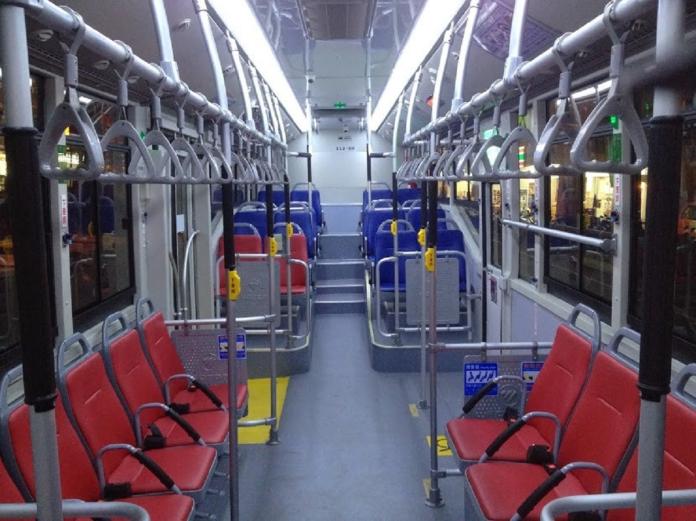 ▲公車座位。（圖／取自維基百科）