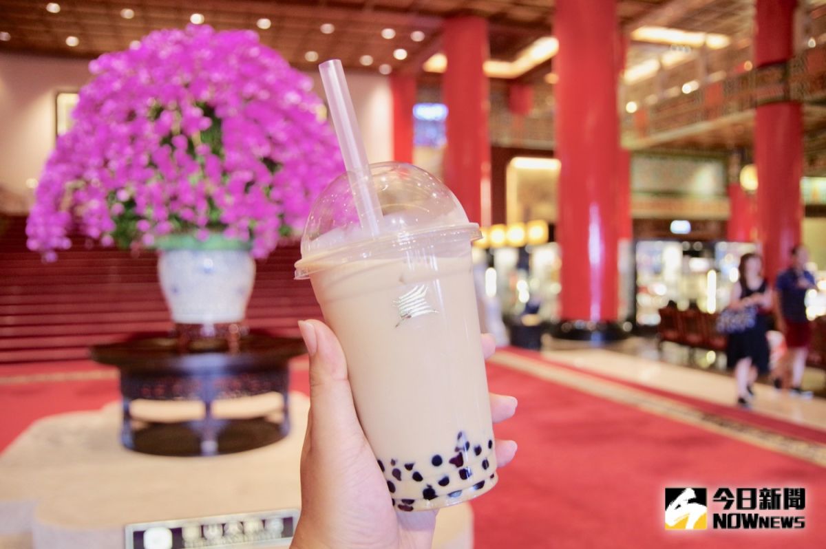 ▲飯店的招牌珍珠奶茶吸引不少朝聖的民眾享用。
（圖／記者陳致宇攝, 2019.09.02）