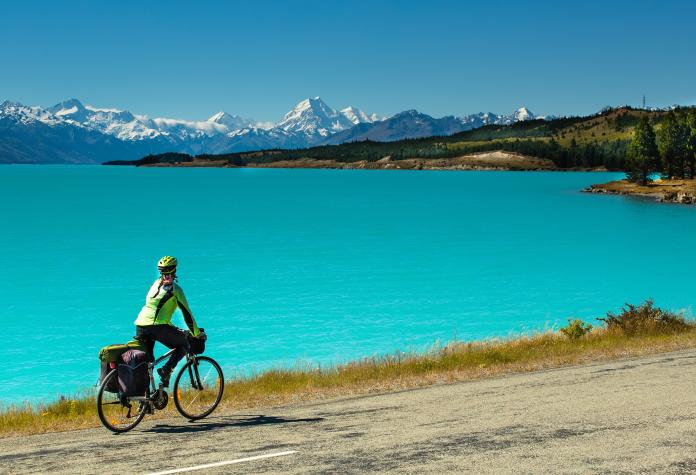 紐西蘭慈善機構ReBicycle 提供免費單車與課程讓難民學習騎腳踏車。