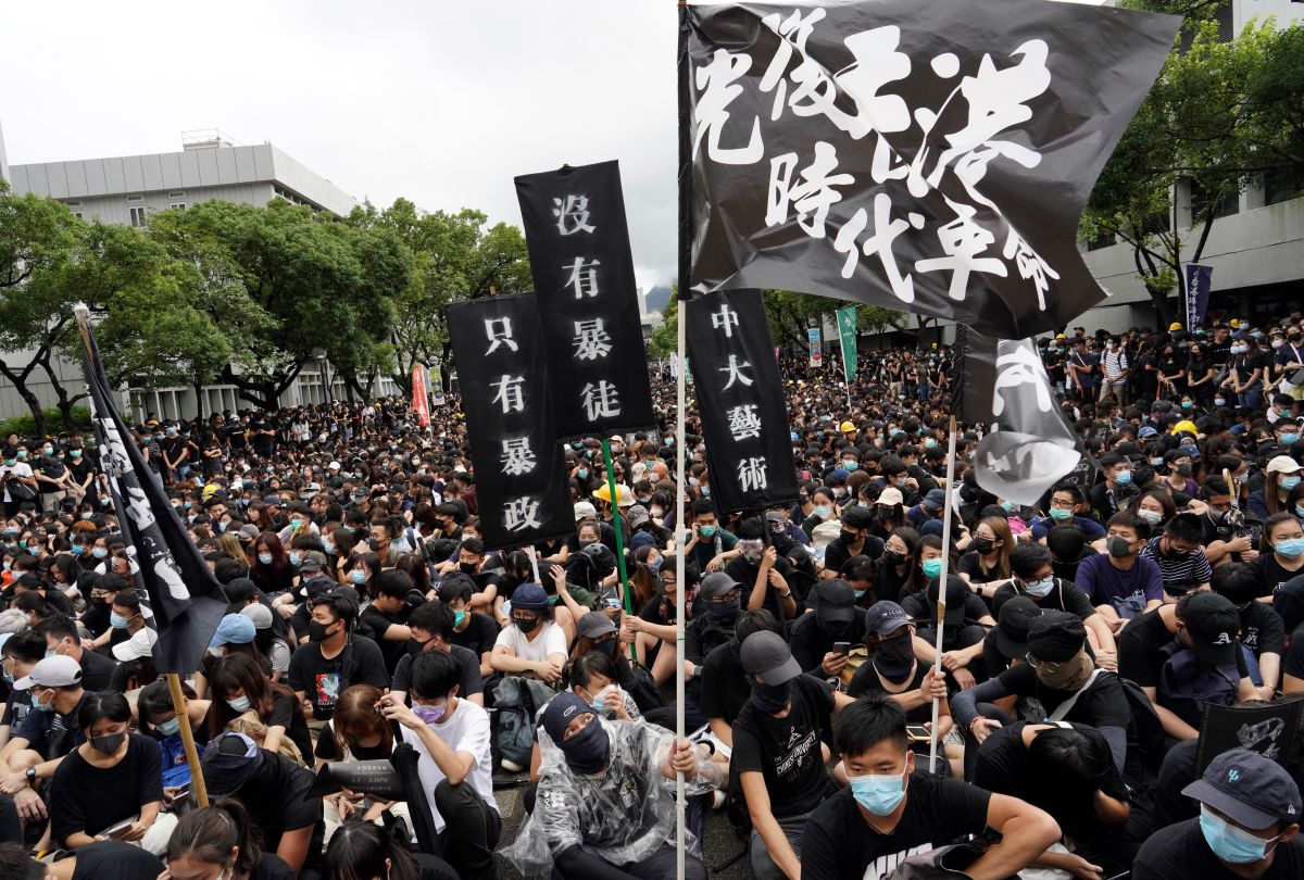 ▲9月2日全港大罷課行動，罷課學生塞爆香港中文大學百萬大道。（圖／美聯社／達志影像）