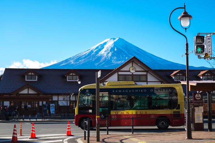 巴士車神在日本 （圖取自Shutter Stock)