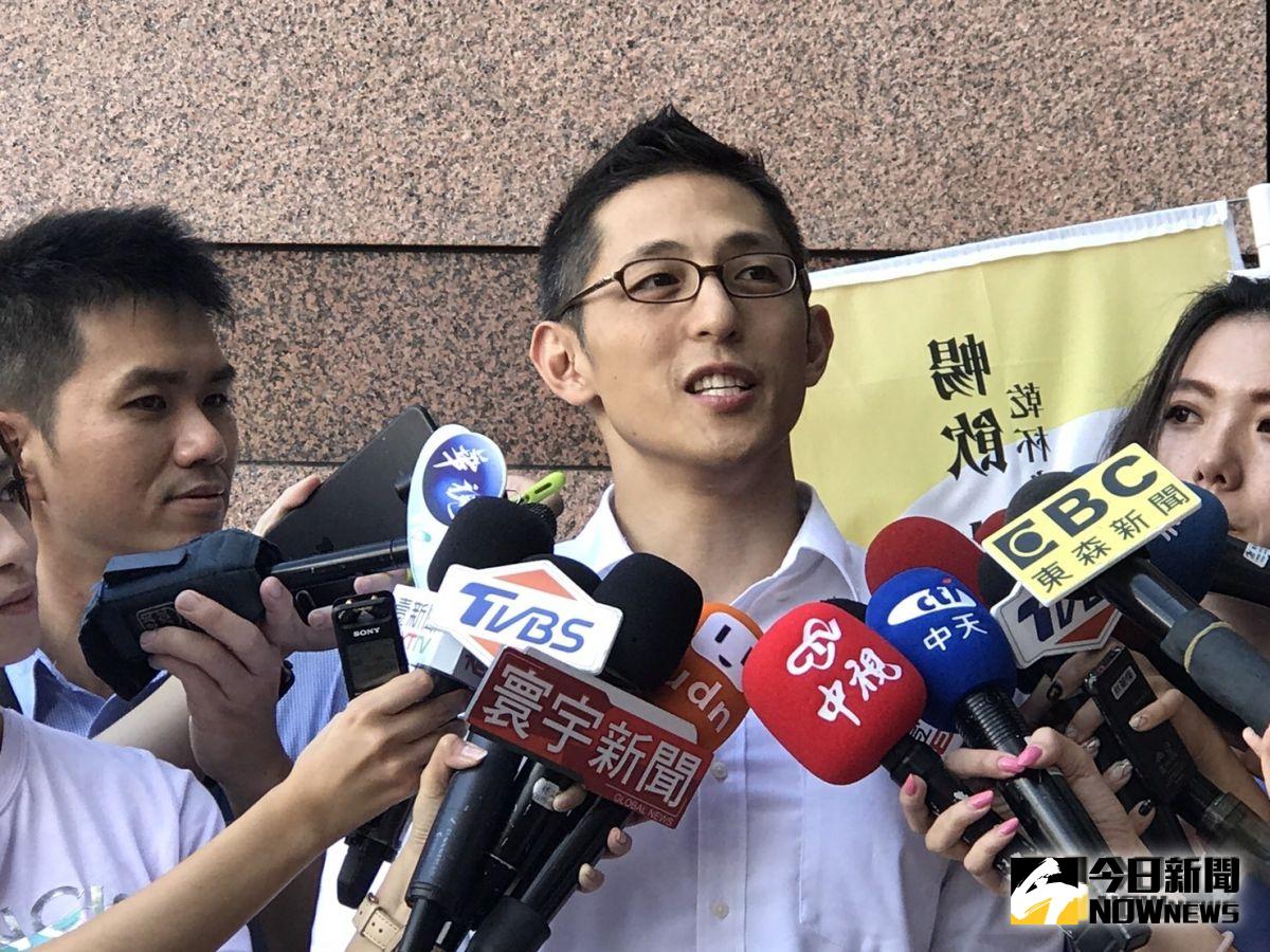 前民進黨秘書長吳乃仁姪子吳怡農將挑戰北市第三選區立委蔣萬安，雙師對決引發關注，不過吳怡農3日透露，自己最認同蔣萬安的一點就是「他兒子很帥」！（圖／記者林人芳攝，2019,09,03)