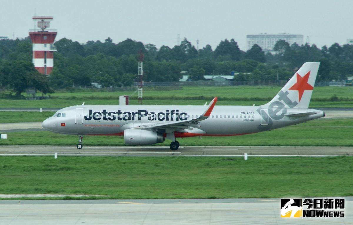 ▲針對捷星機翼擦傷，中油表示為加油平台機械故障，將進一步調查。圖為捷星航班照，非事件飛機。（圖／記者陳致宇攝，資料照片）