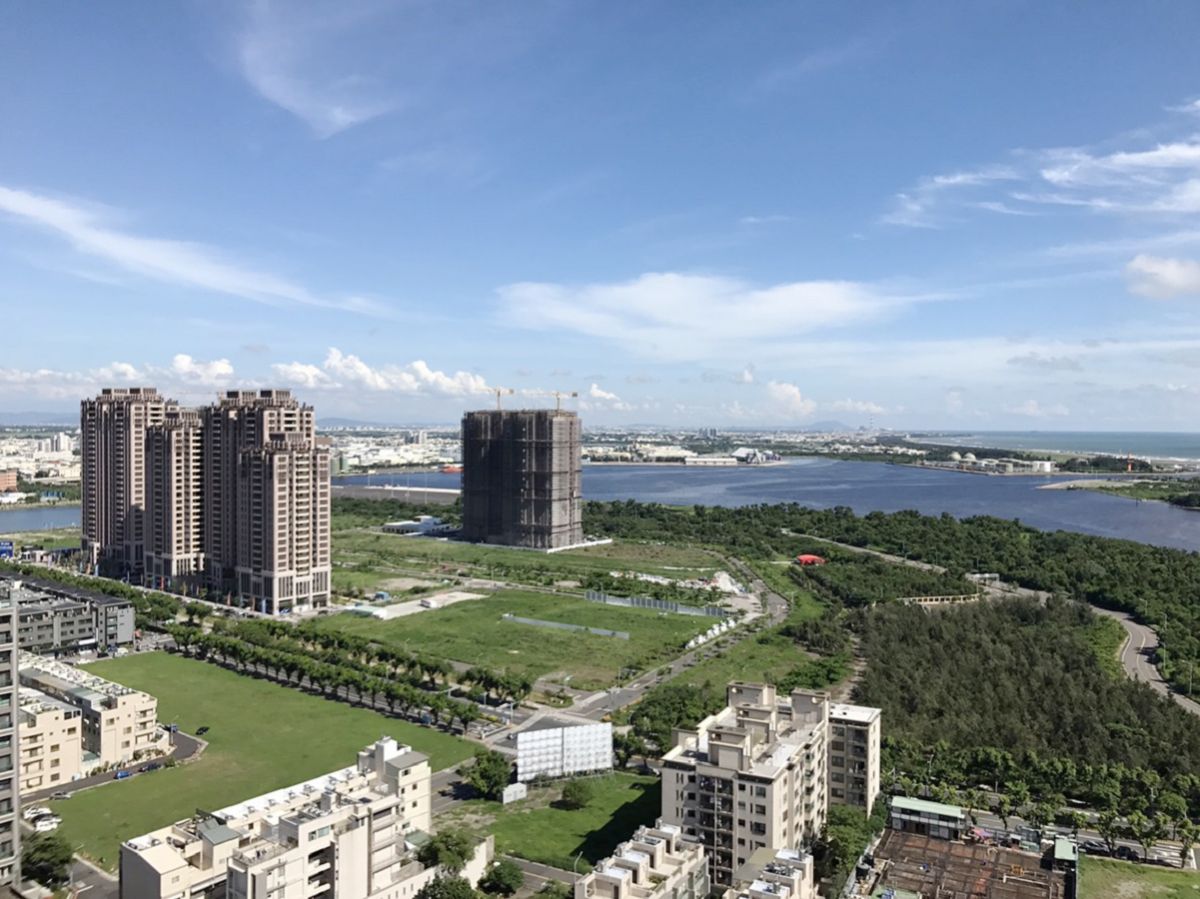 ▲台南安平高總價水岸景觀宅，如果在2015年以前入手，取得單價在2字頭內，今年轉手大多獲利出場，反觀若是2016年以後購買多是賠售。(圖／信義房屋提供) 