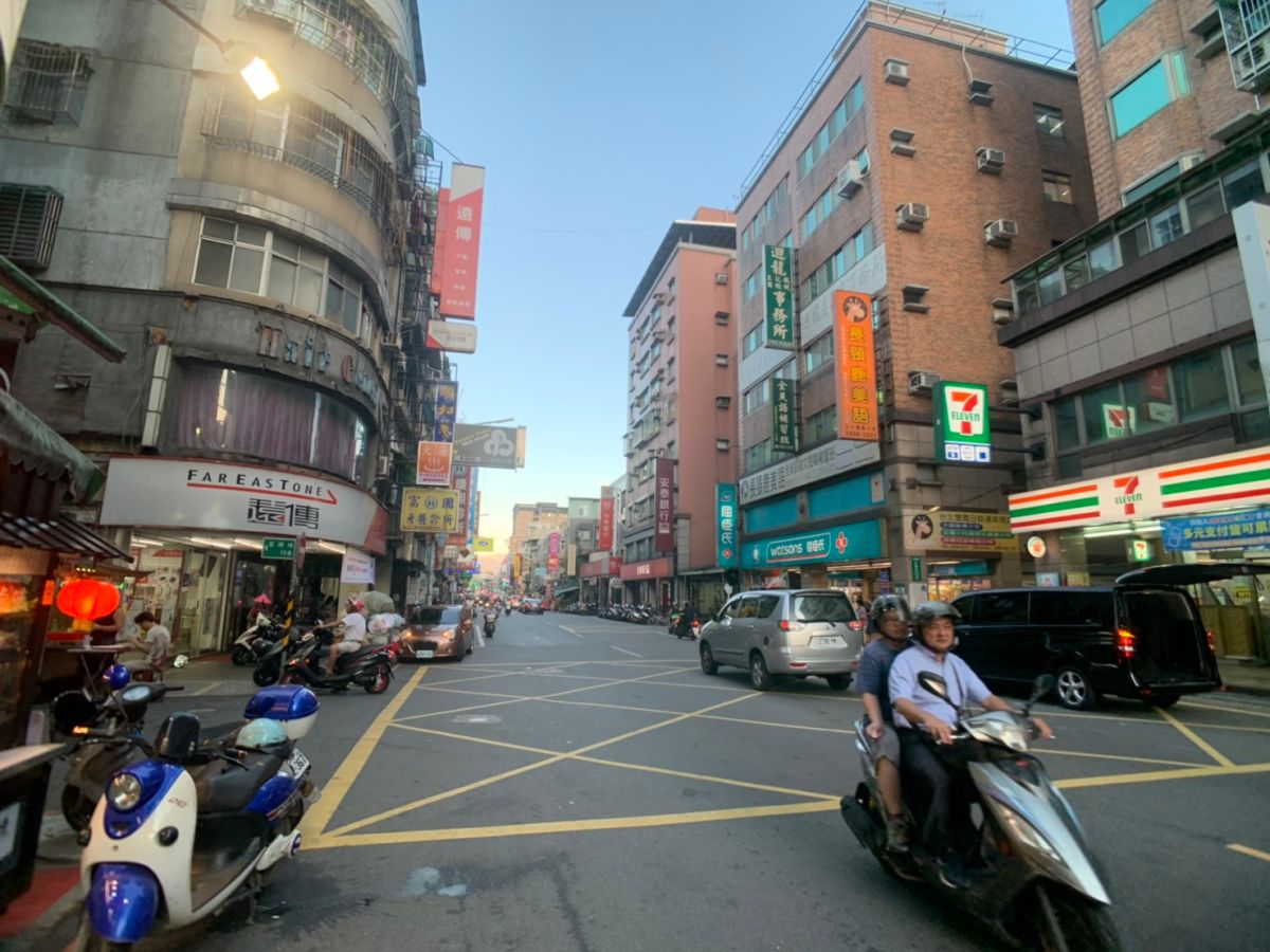 ▲下新莊中正路、富國路一帶商圈生活機能便利。（圖／業者提供）