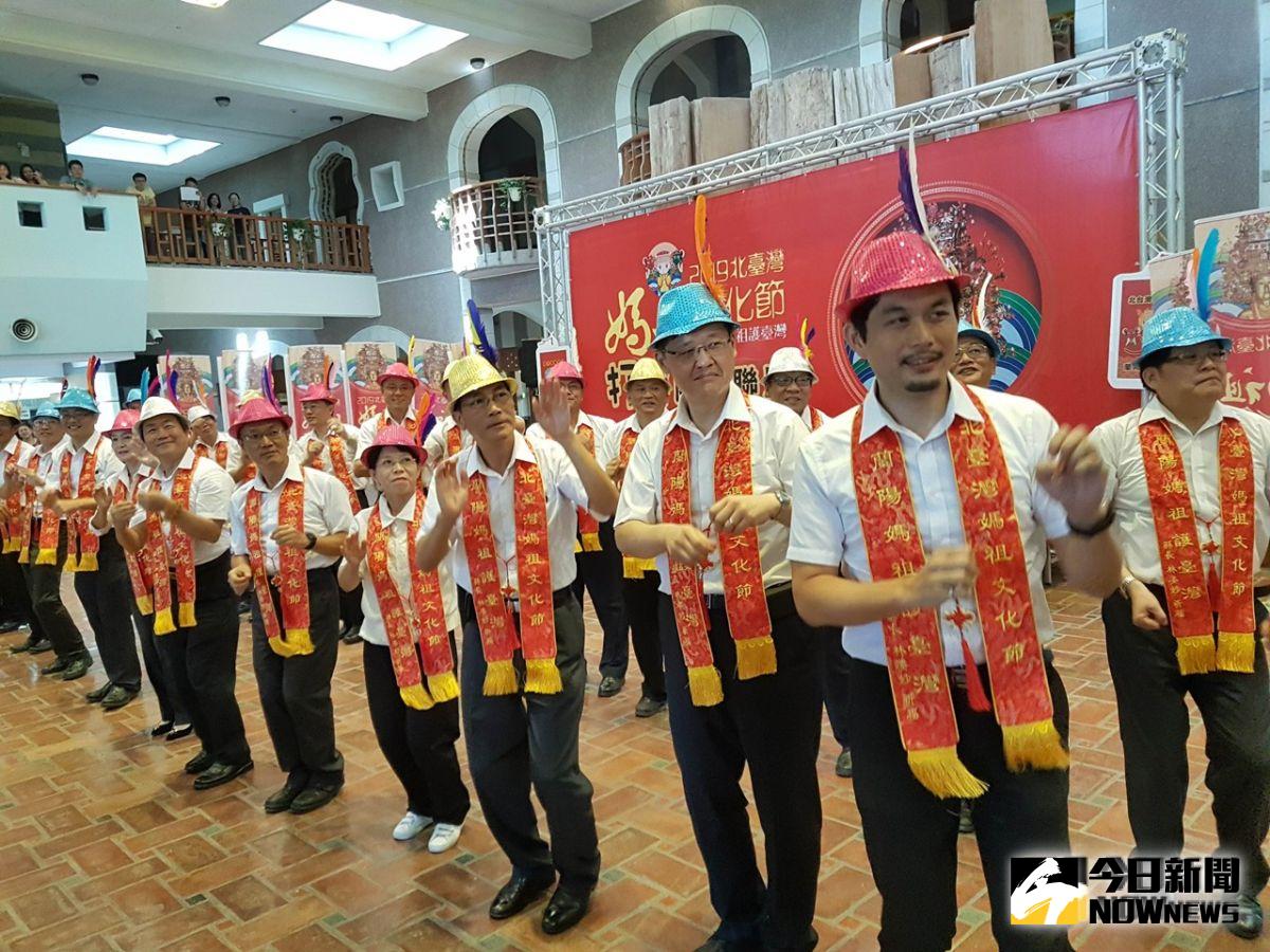 ▲宜蘭縣政府一級主管為媽祖文化節大秀舞技。（圖／記者李清貴攝,2019.09.03)