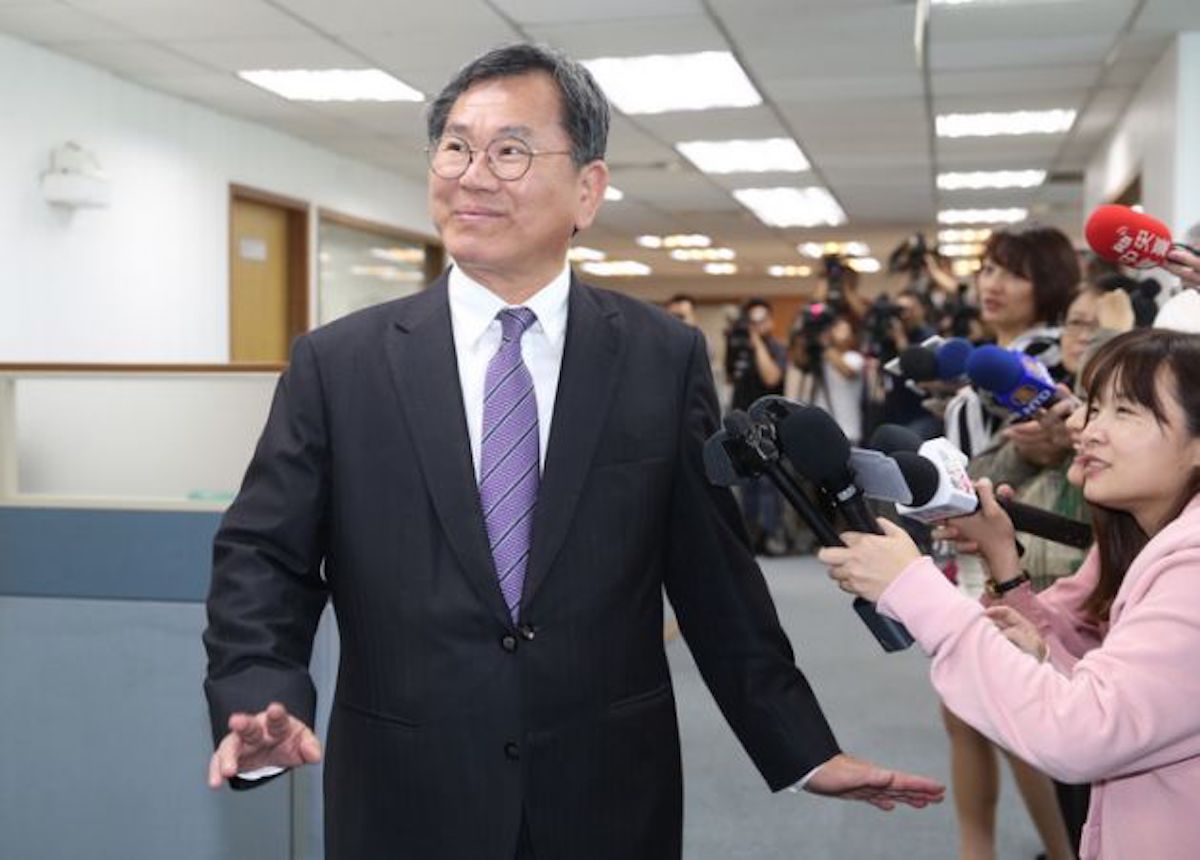 ▲民進黨立委陳明文 3 日下午驚傳在高鐵上遺失了裝有 300 萬現金的行李箱，引發社會關注。（圖／中央社資料圖片）