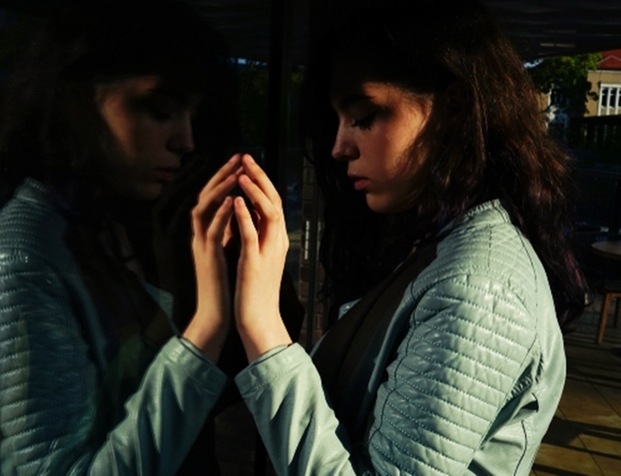 ▲不知道從什麼時候開始，身分證後的配偶欄，不再是對於婚姻的忠貞、愛情的保證，而是外遇者亟欲想要隱藏的秘密、是從戀人變成第三者的證據。（圖／shutterstock）