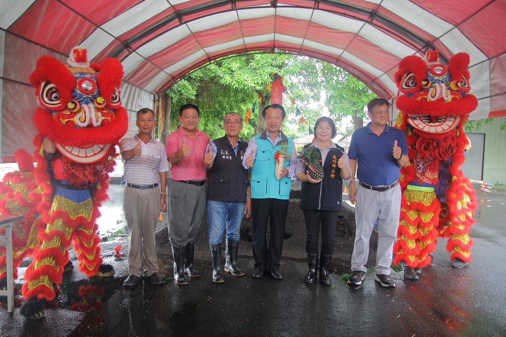 ▲義竹鄉後鎮村活動中心受地震影響損壞拆除，經各界積極爭取於4日由翁章梁縣長、鄉長黃阿家等人主持動土。（圖／嘉義縣政府提供）