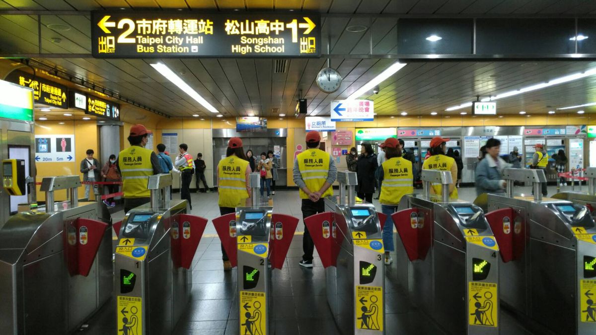 ▲日前有網友詢問，為何捷運的過卡機器裝置常常感應過慢呢？（圖／取自台北捷運臉書）