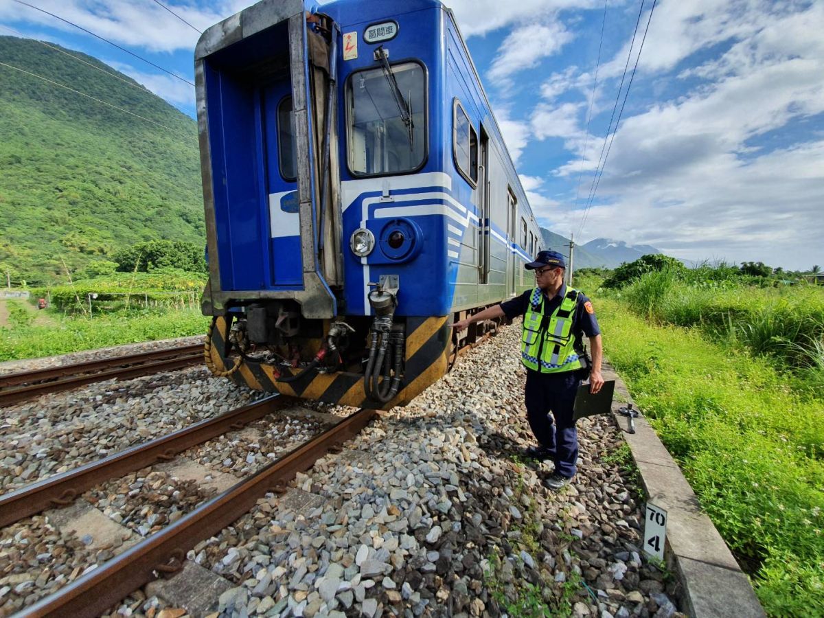 ▲今天上午一名患有失智症的80歲老翁遭台鐵區間車撞傷。（圖／台鐵提供）