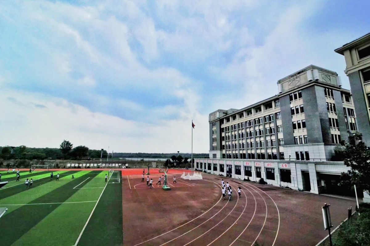 ▲住在學校附近有利也有弊，不過日前就有網友點出，根本都是缺點！（示意圖／取自維基百科）