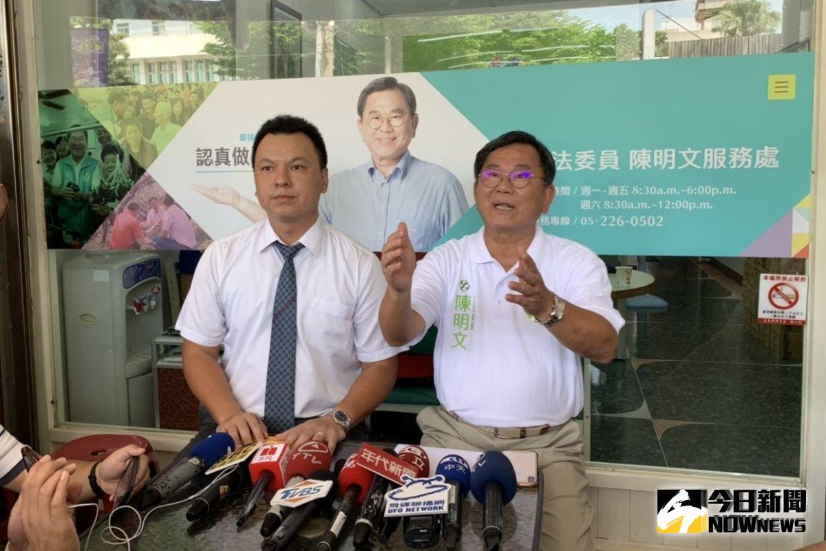 ▲立委陳明文在律師陳澤嘉的陪同下，召開記者會說明300萬事件的原由。（圖／記者陳惲朋攝 , 2019.09.05）