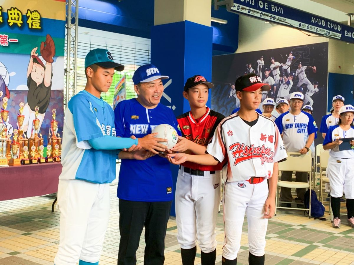 ▲新北市108學年度市長盃棒球賽即將開打！市長侯友宜今（5）日到新莊幫球場主持開幕典禮。（圖／記者宋原彰攝，2019.09.05）