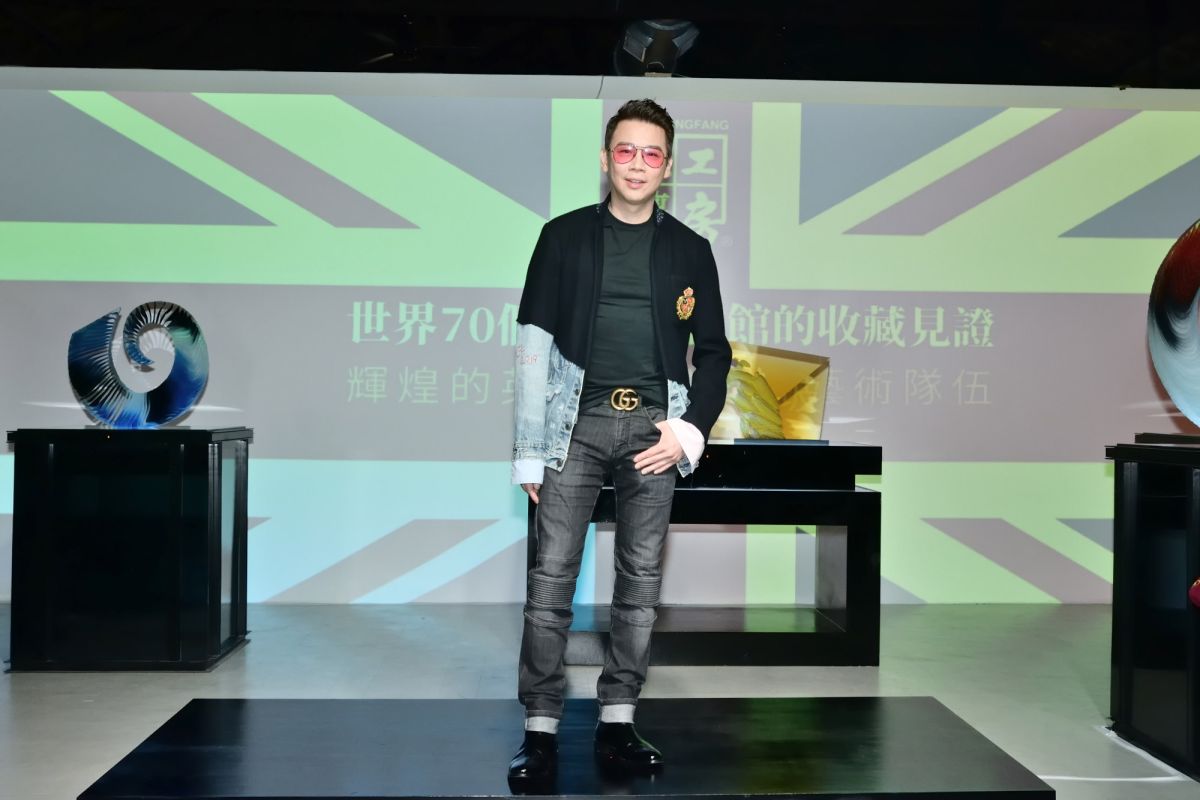 ▲陶喆特地來參加楊惠姍阿姨的展覽。（圖／琉璃工房）