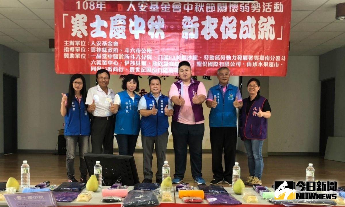 ▲社會處長林文志、社會救助科長蔡盈柔等貴賓到場鼓舞寒士。（圖／記者蘇榮泉攝，2019.09.05）