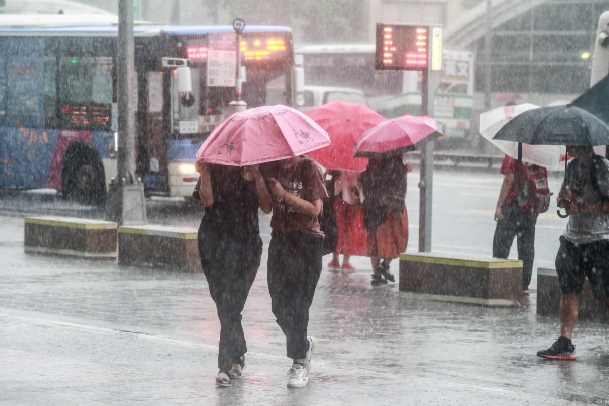 ▲原位於關島東北東方 1400 公里的熱帶性低氣壓，昨（ 5 ）日生成為今年第 15 號颱風「法西」。（圖／ NOWnews 資料圖片）