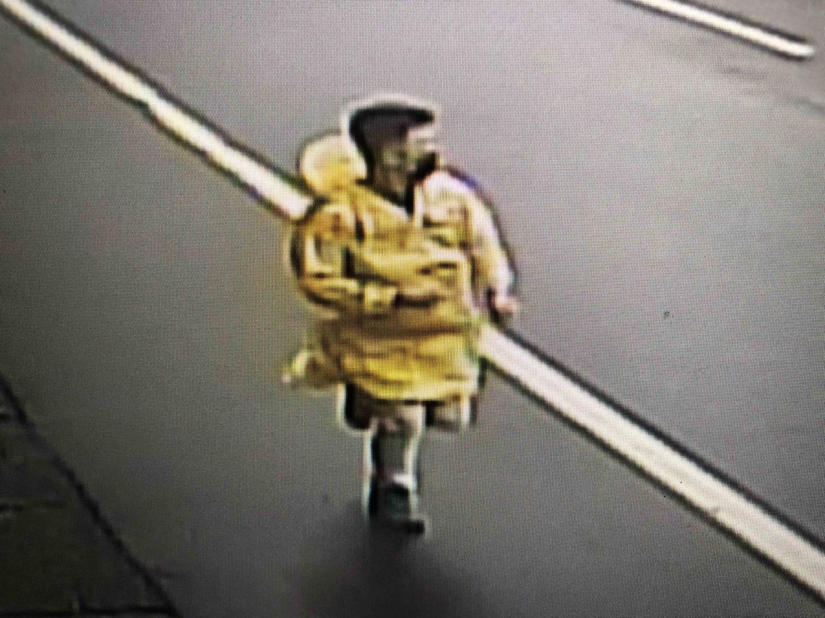 ▲槍殺龍潭角頭的雨衣殺手，犯案後在市區狂奔逃逸。（圖／記者李春台翻攝）