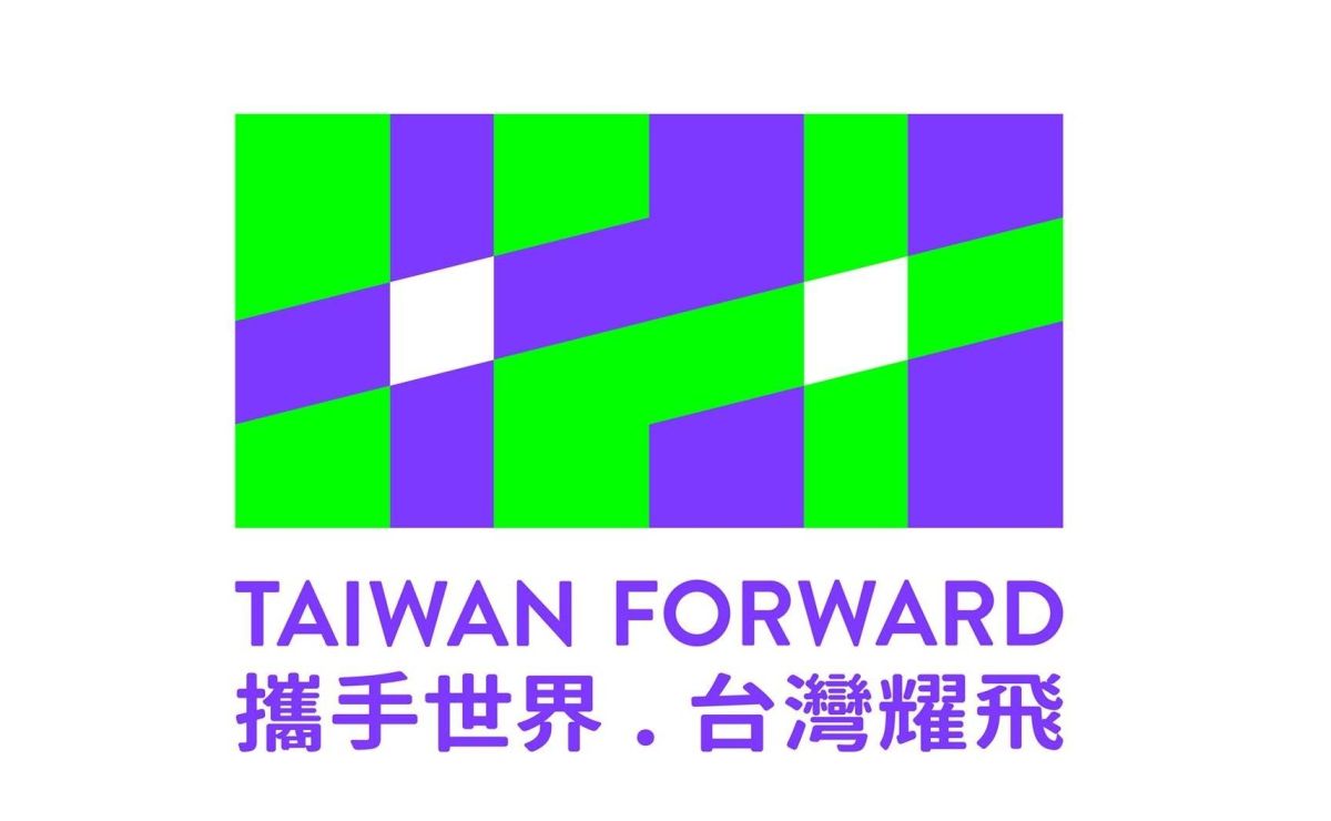 ▲今年國慶日的主視覺，引發討論。有網友回顧近年的雙十主視覺 Logo ，大多數人認為 2016 年最好看。（圖／翻攝自中華民國  讚國慶臉書）