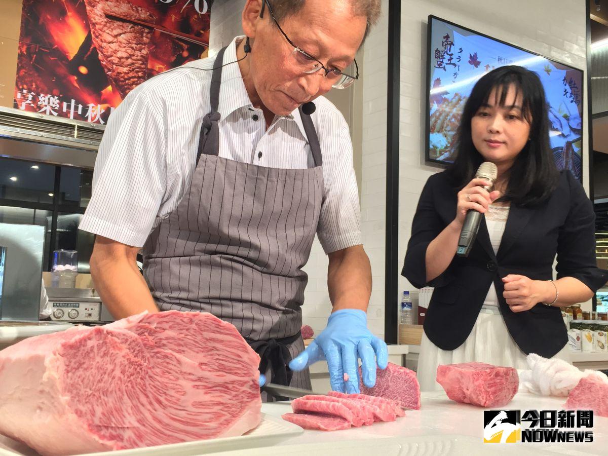 ▲日本和牛推廣單位與百貨業者今（6）共同舉辦「和牛100%日本和牛祭」活動，一天2次的切食試吃，並特別邀請日本和牛達人來台實演秀現身說法。（圖／記者黃仁杰攝，2019.09.06）