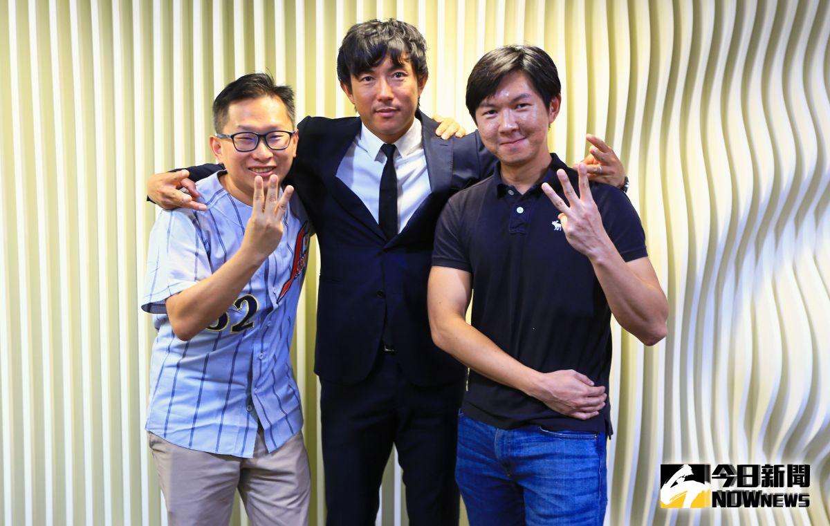 川崎宗則與Gogolook(Whoscall)共同創辦人暨執行長郭建甫、財務長鄭勝丰合影。（Gogolook(Whoscall)提供）