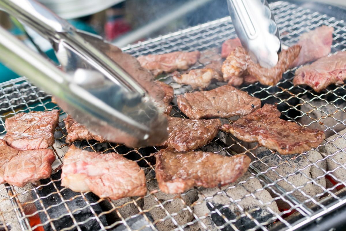 ▲中秋節這個月即將到來，每到這個時候，親朋好友就會開始預約烤肉的行程，然而今年你收到好友烤肉邀約了嗎？（示意圖／取自 photoAC ）