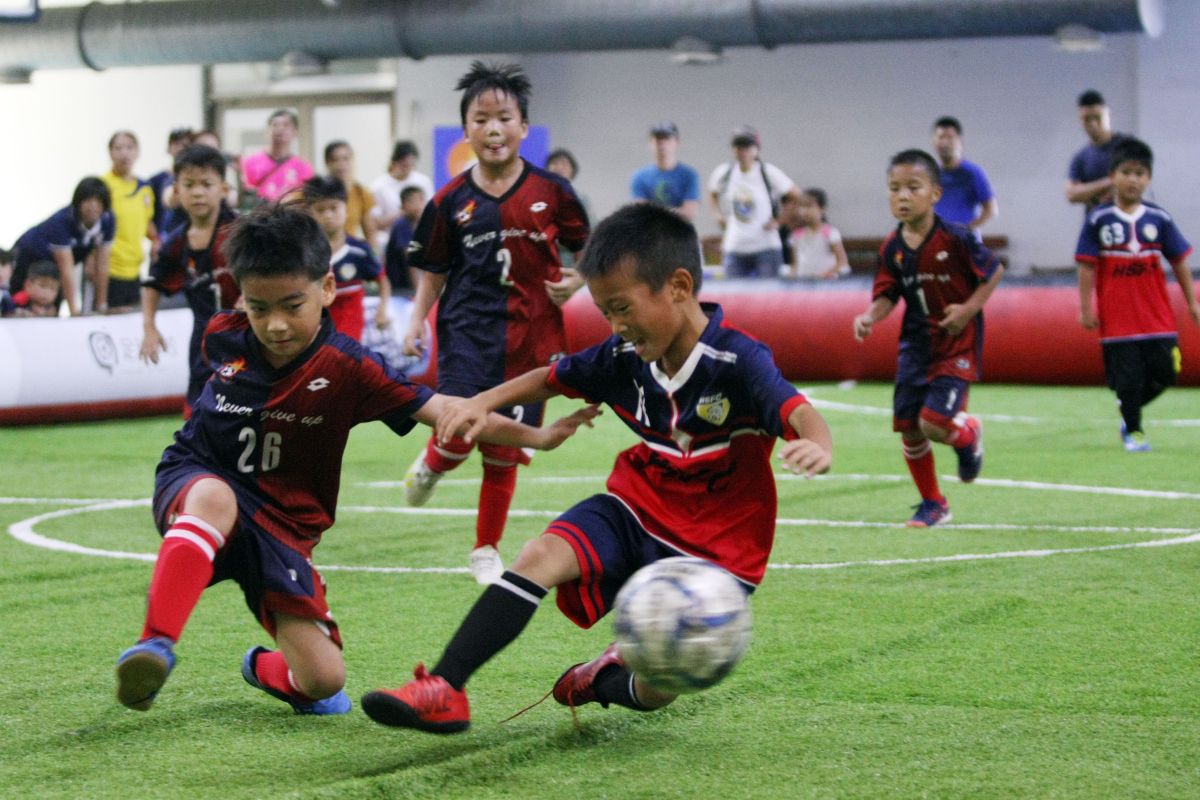 ▲安全的場地使每位場上的小球員盡情奔跑爭搶。（圖／迷你足球協會提供）