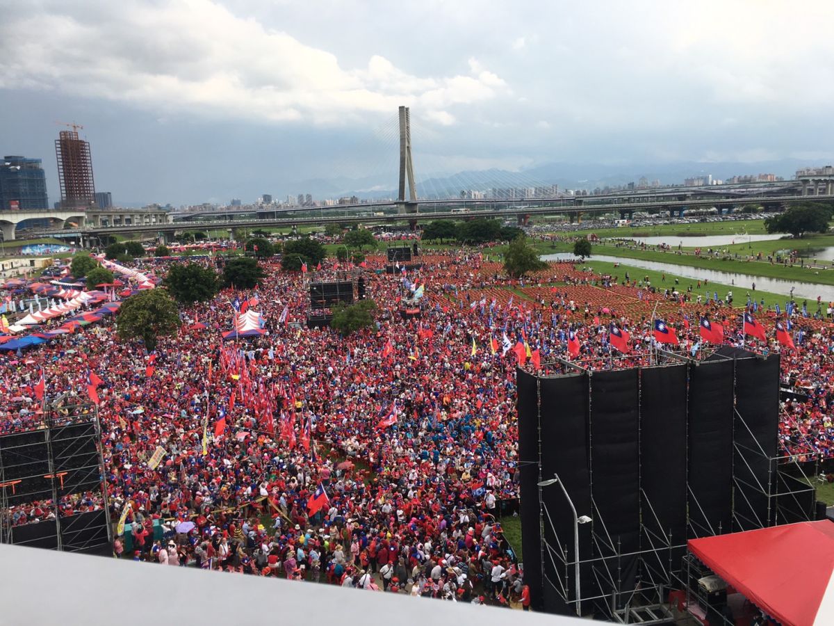 ▲版主表示，網路轉播完全無法感受當時造勢現場那震撼山河的音量。（圖／記者吳承翰攝）