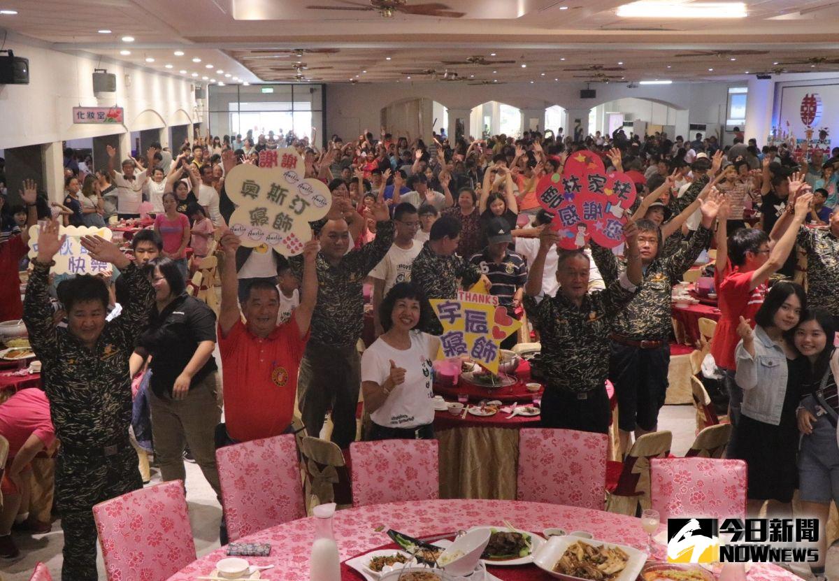 ▲雲林縣海軍陸戰隊退伍協會與雲林家扶弱勢家庭一起圍爐歡慶中秋。（圖／記者蘇榮泉攝，2019.09.08）