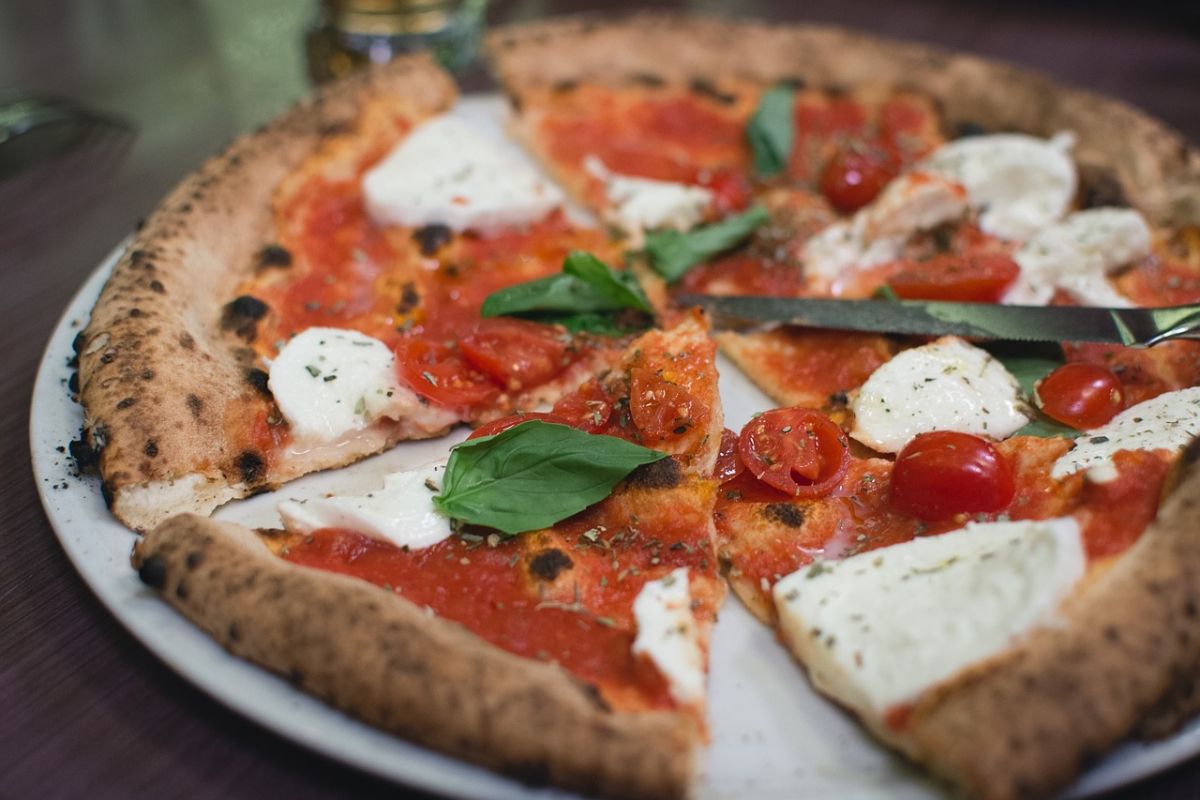 ▲有網友好奇詢問「為何連鎖披薩不做瑪格麗特口味？」而引來行家點出關鍵。（示意圖／翻攝自 Pixabay ）
