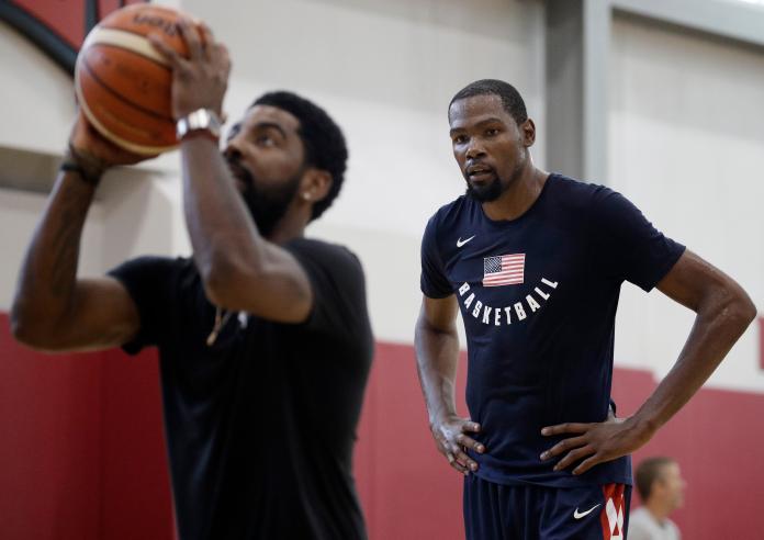 ▲Kevin Durant（右）、Kyrie Irving是美國隊隊友，新賽季將在籃網和體。（圖／美聯社／達志影像）
