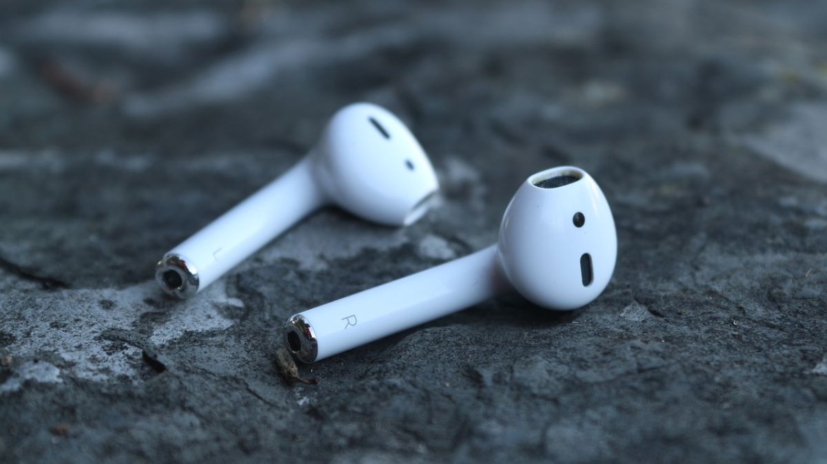 ▲有網友在 PTT 八卦版表示，一直無法理解配戴 AirPods 的人，認為音質沒有特別出色，且以 AirPods 的價格而言，可以買到更好的藍牙耳機，好奇原因為何，貼文立刻引發熱議，釣出一票鄉民曝真相打臉。（示意圖／翻攝自 Pixabay ）