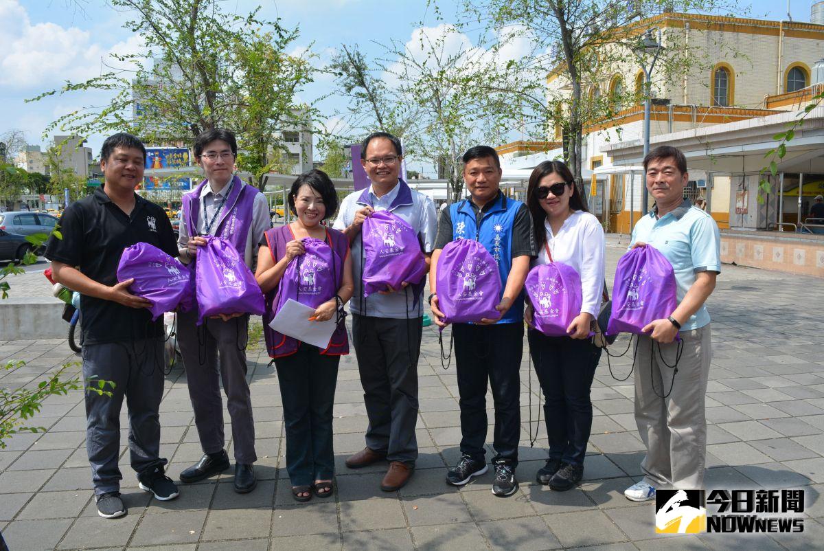 ▲發放予寒士的就業包。（圖／記者郭政隆攝影2019.9.9）